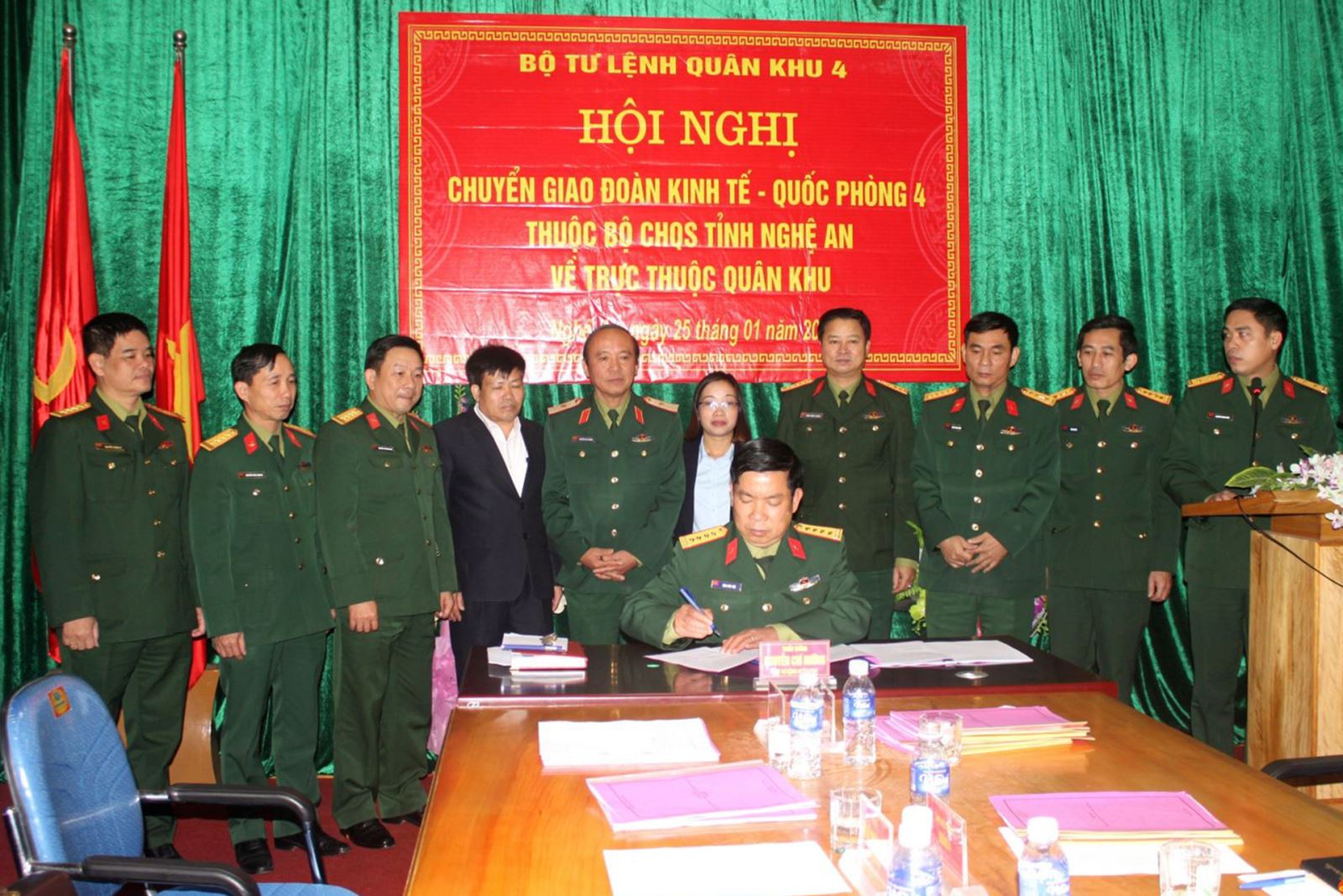 Một số yếu tố tác động đến việc xây dựng khu kinh tế quốc phòng giai đoạn 1998-2005