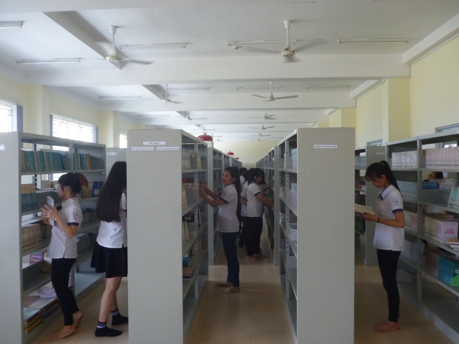 Phát triển dịch vụ thông tin - thư viện tại trường Cao đẳng sư phạm Trung ương Thành phố Hồ Chí Minh