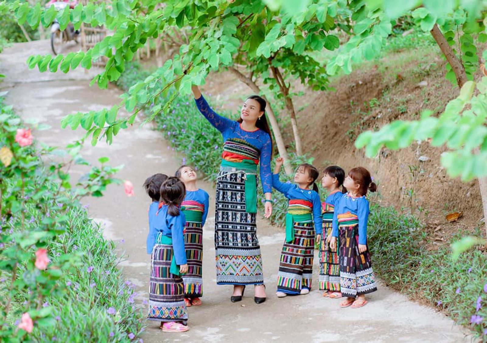 Huyện Quan Sơn (Thanh hóa): Độc đáo trang phục truyền thống của người phụ nữ Thái 