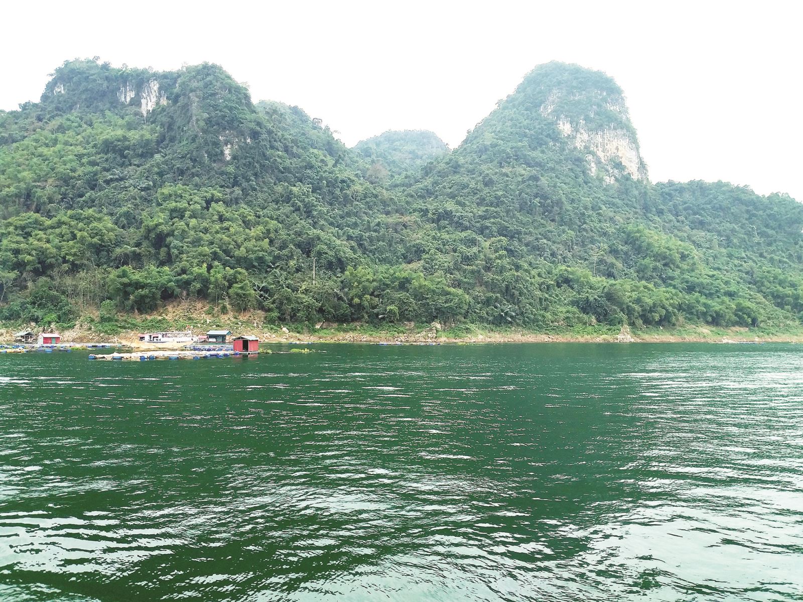 Sắc xuân nơi con sông Đà chảy vào đất Việt