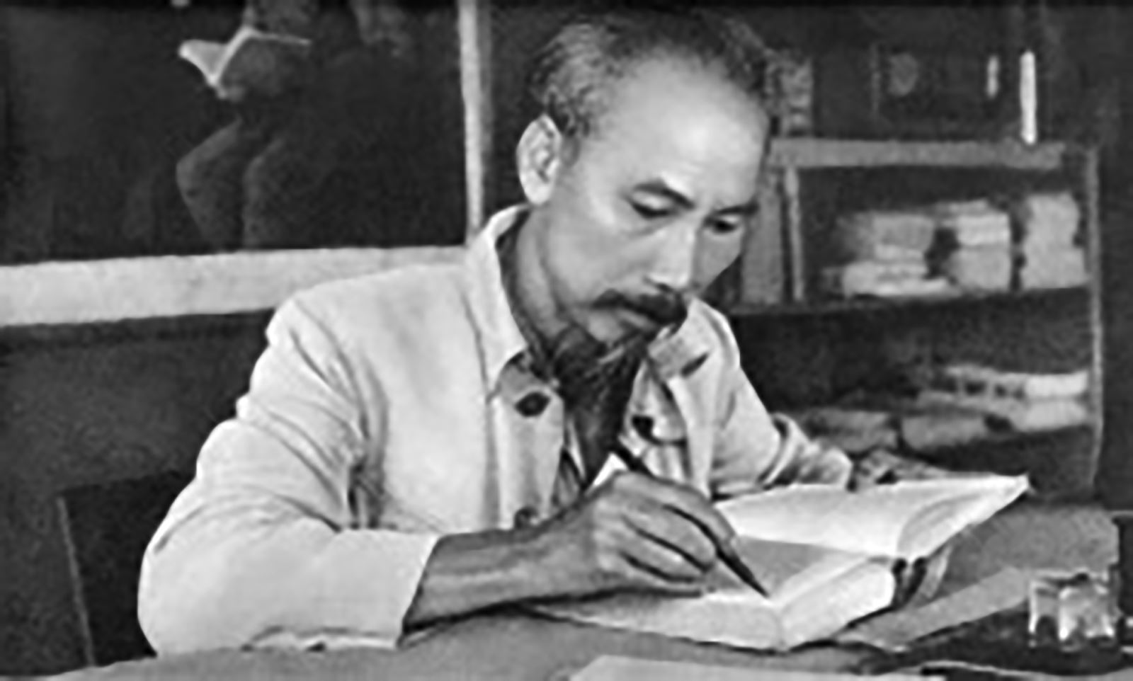 Học tập phong cách làm việc tận tụy, trách nhiệm và khoa học của Chủ tịch Hồ Chí Minh