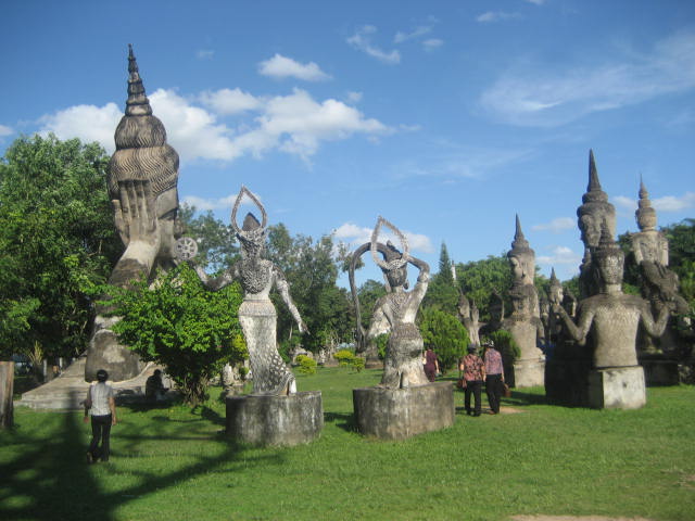 Xây dựng đời sống văn hóa cơ sở ở Viêng Chăn (Lào)