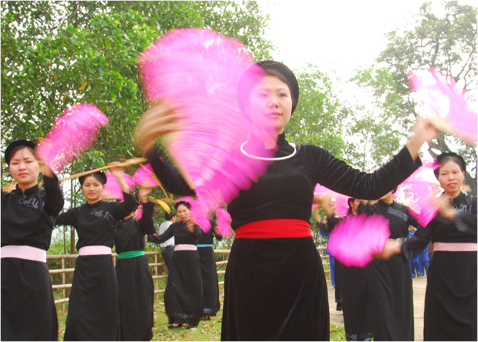 Múa trong tín ngưỡng của người Tày tỉnh Tuyên Quang