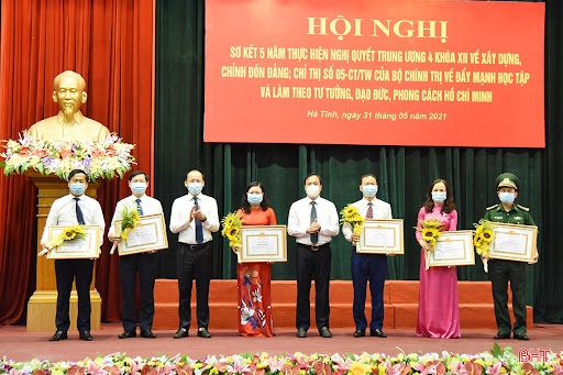 Chất lượng đảng viên trong doanh nghiệp tư nhân ở Đảng bộ tỉnh Hà Tĩnh