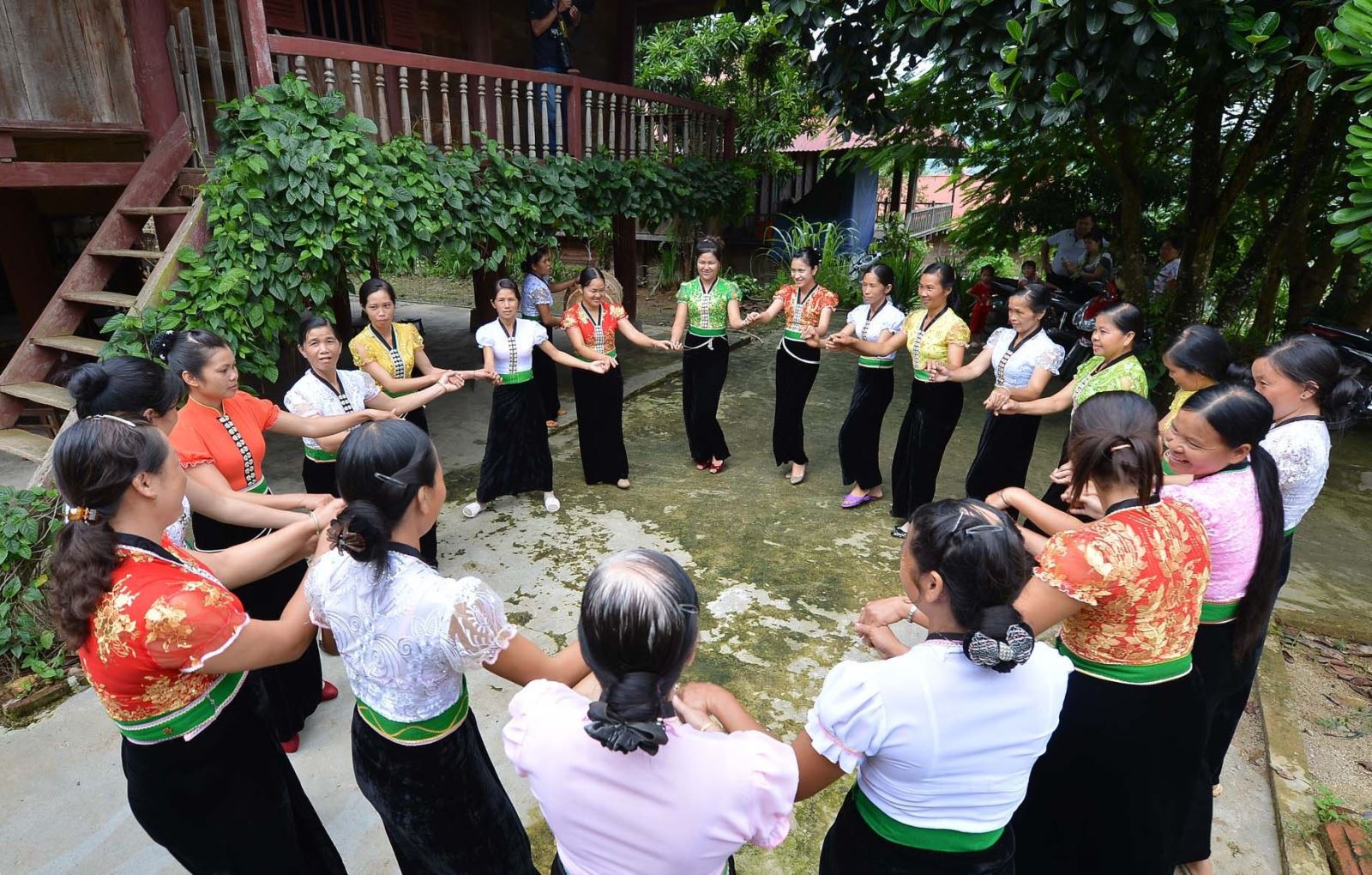Xây dựng môi trường văn hóa - nhiệm vụ quan trọng trong phát triển văn hóa, con người Việt Nam hiện nay