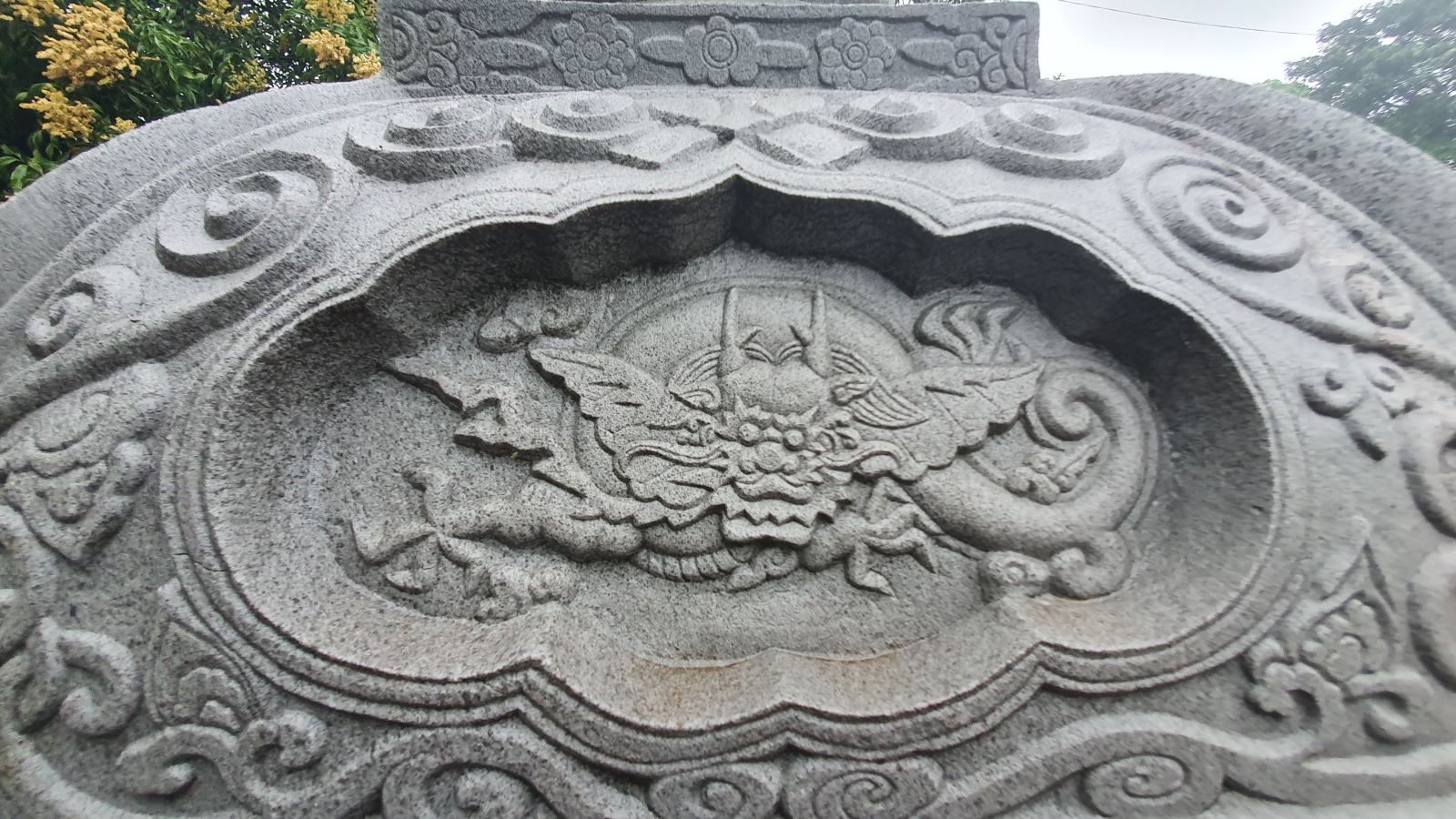 Cá hóa rồng trong chạm khắc ở một số từ đường, từ chỉ thời Lê Trung Hưng