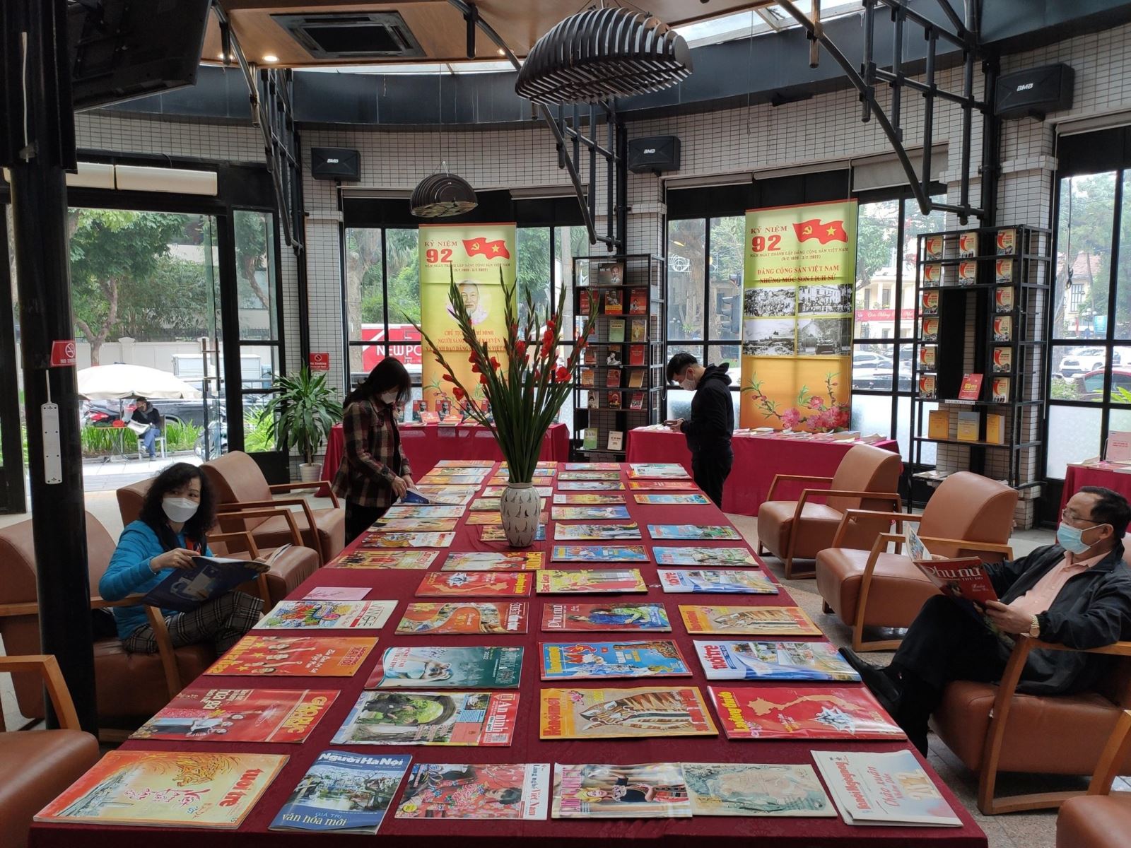 Thư viện Hà Nội tổ chức phòng đọc chuyên đề “Mừng Xuân đất nước - Mừng Đảng quang vinh”