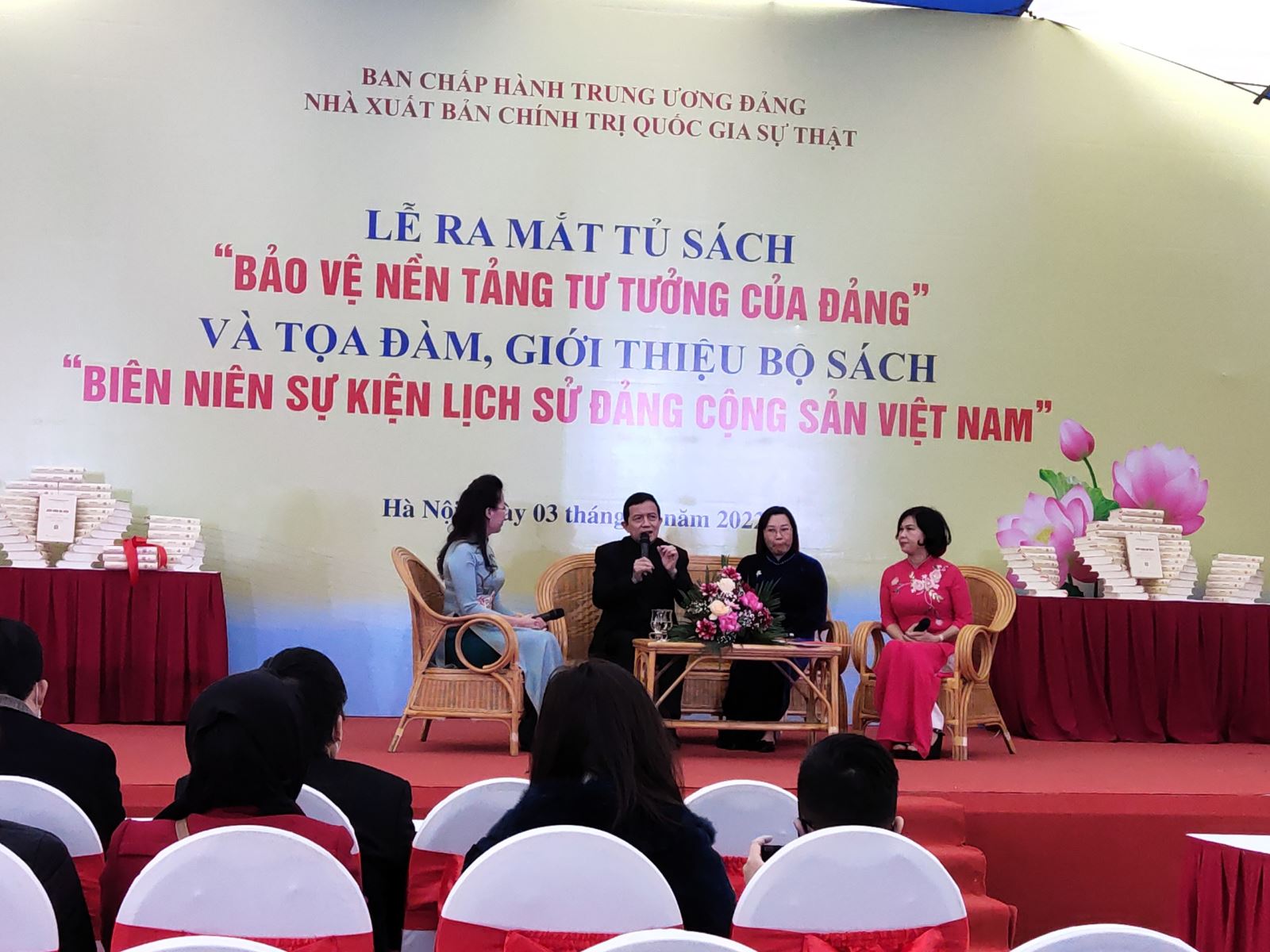 Ra mắt tủ sách “Bảo vệ nền tảng tư tưởng của Đảng” và Tọa đàm giới thiệu bộ sách "Biên niên sự kiện lịch sử Đảng Cộng sản Việt Nam"