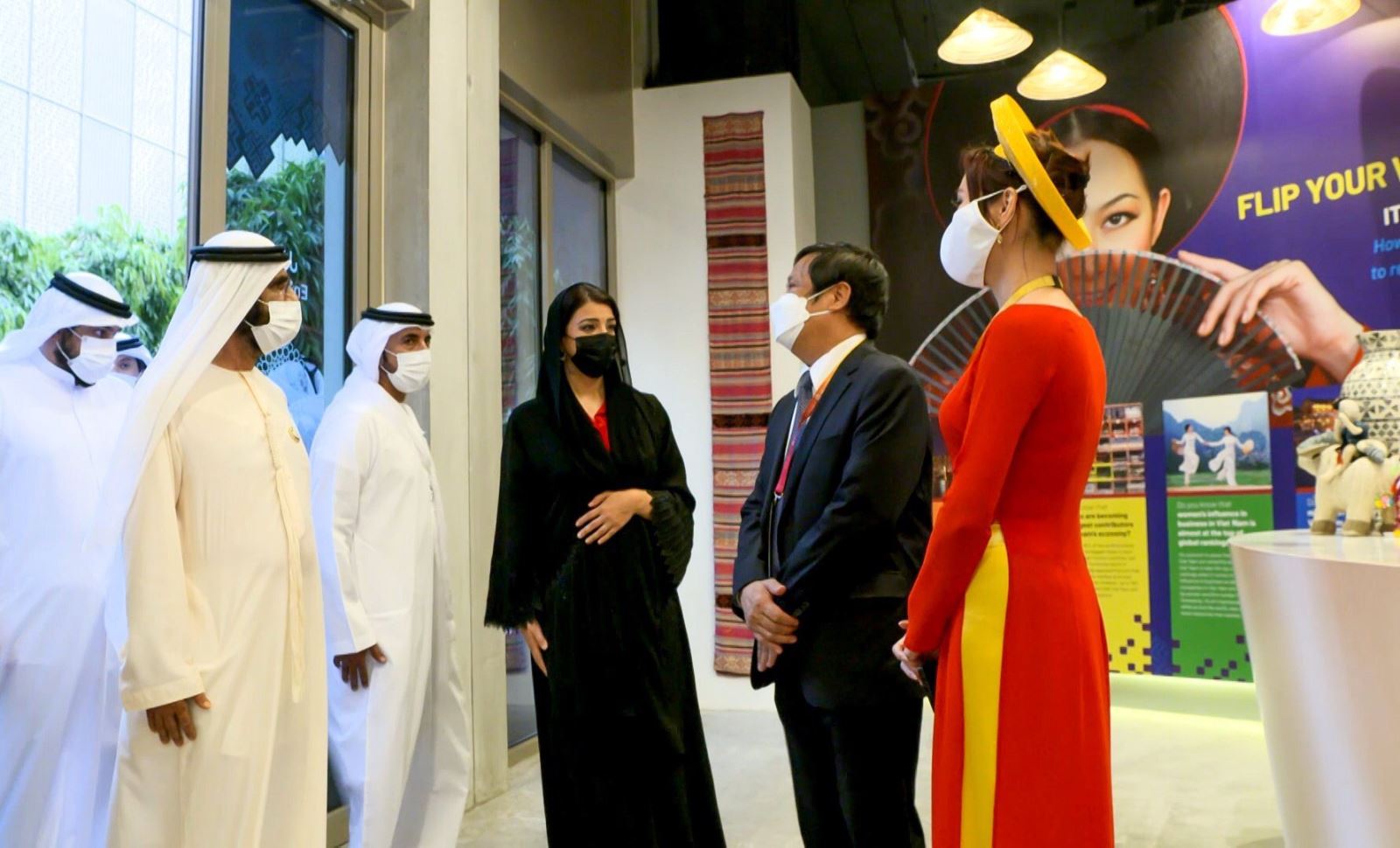 Quốc vương Dubai ấn tượng với Nhà Triển lãm Việt Nam 