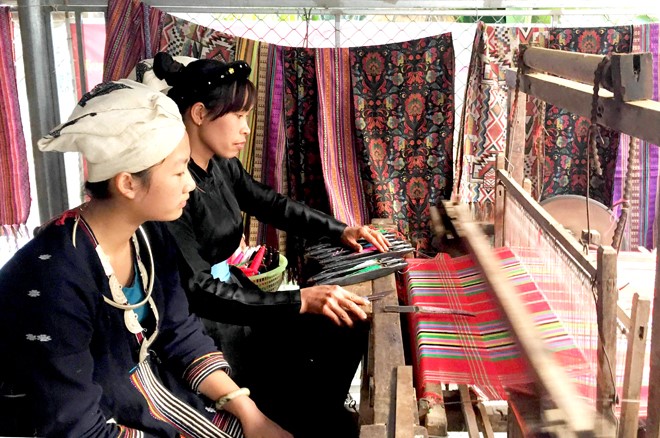 Giá trị văn hóa nghề dệt truyền thống của người Tày ở xã Nam Mẫu (Bắc Kạn)