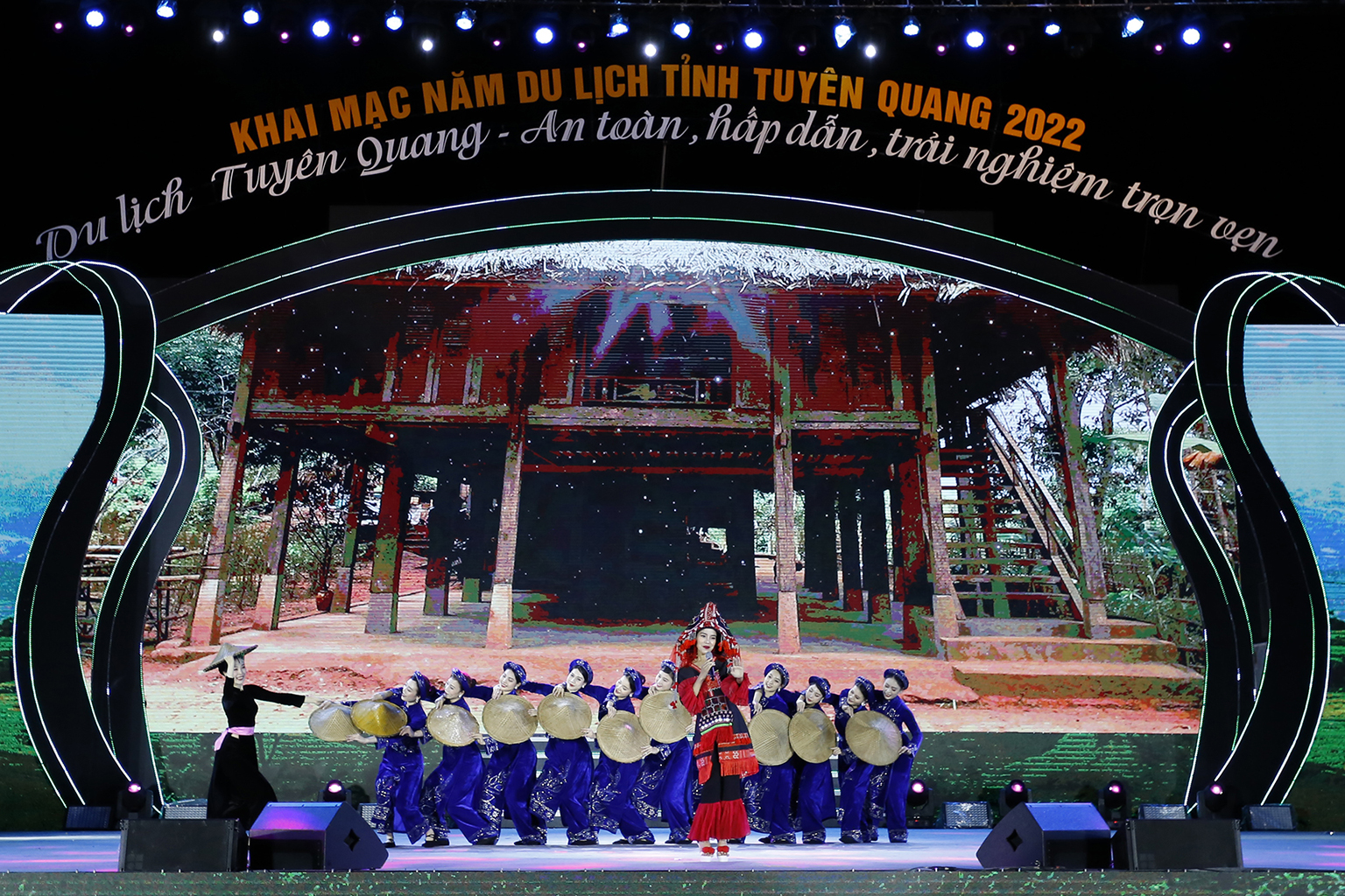  Tuyên Quang vẫy gọi...