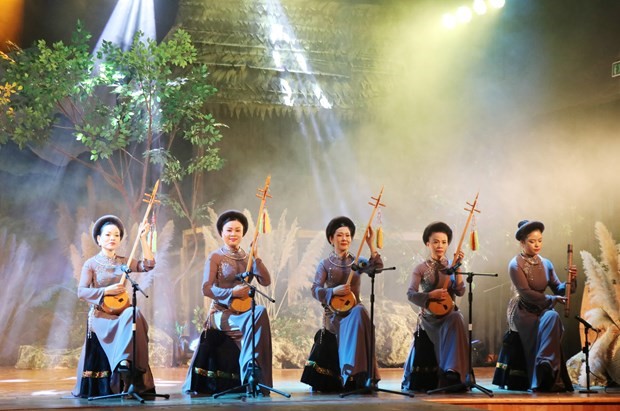 Việc đưa các yếu tố dân gian vào ca khúc Việt Nam trong những năm gần đây, đã hình thành nên một dòng ca khúc với tên gọi dòng ca khúc dân gian đương đại (DGĐĐ). Trong quá trình hình thành và phát triển, dòng ca khúc này đã có những đóng góp nhất định cho nền văn hóa nước nhà. Đó là việc giữ lại những giá trị của văn hóa dân gian xưa trong cuộc sống đương đại. Bên cạnh đó, ca khúc DGĐĐ còn tham gia vào việc điều chỉnh ngôn ngữ âm nhạc trong giao lưu văn hóa và giáo dục tình yêu quê hương, đất nước, con người cho thế hệ trẻ, qua đó tạo đà để phát triển ở những năm tiếp theo với những giá trị riêng.