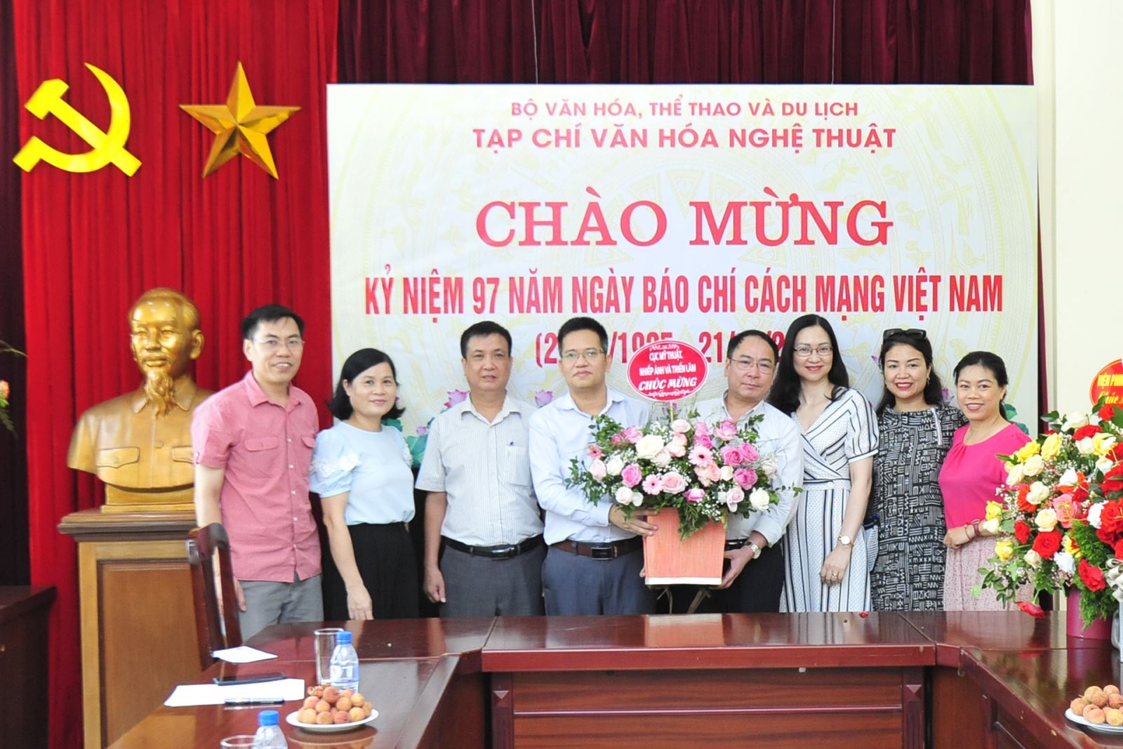 Các cơ quan, đơn vị chúc mừng Tạp chí Văn hóa Nghệ thuật nhân Ngày Báo chí Cách mạng Việt Nam