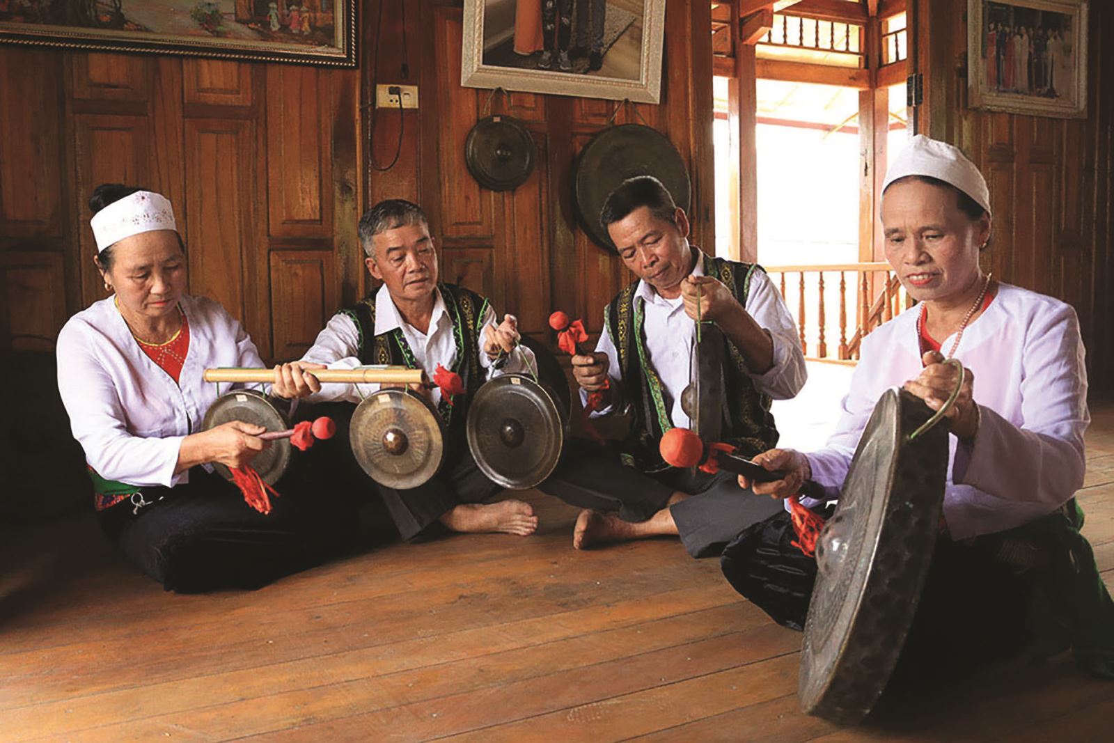Giữ gìn và phát huy giá trị văn hóa cồng chiêng  dân tộc Mường ở Phú Thọ