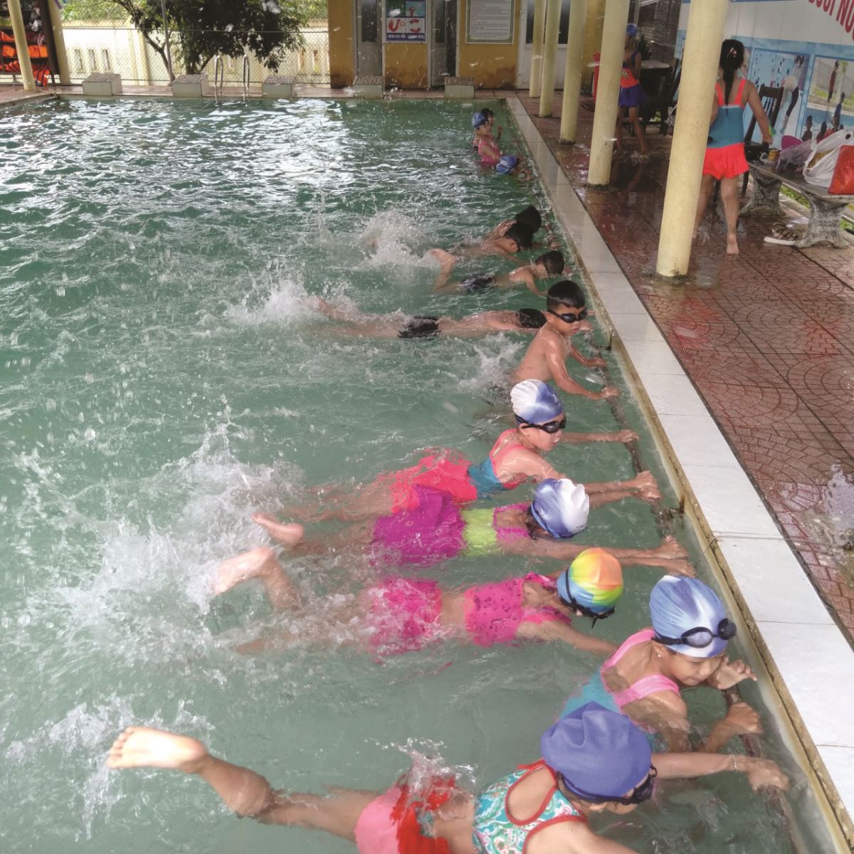Hiệu quả từ những lớp dạy bơi ngày hè 