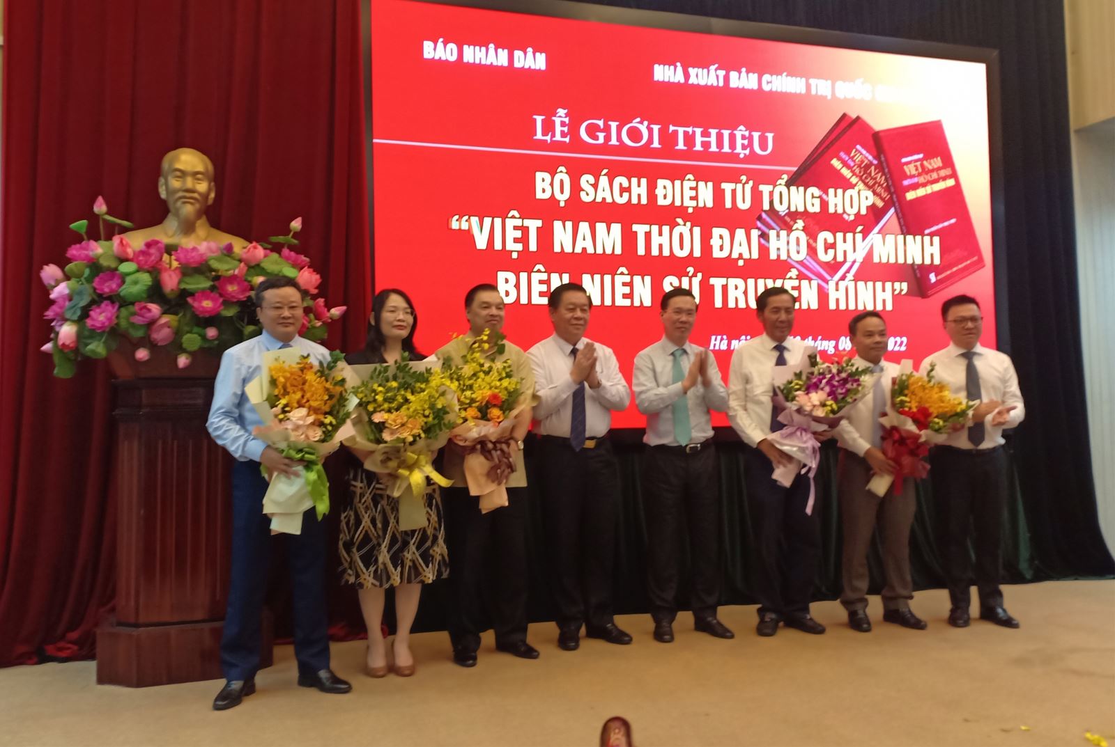 Ra mắt bộ sách điện tử tổng hợp “Việt Nam thời đại Hồ Chí Minh – Biên niên sử truyền hình”