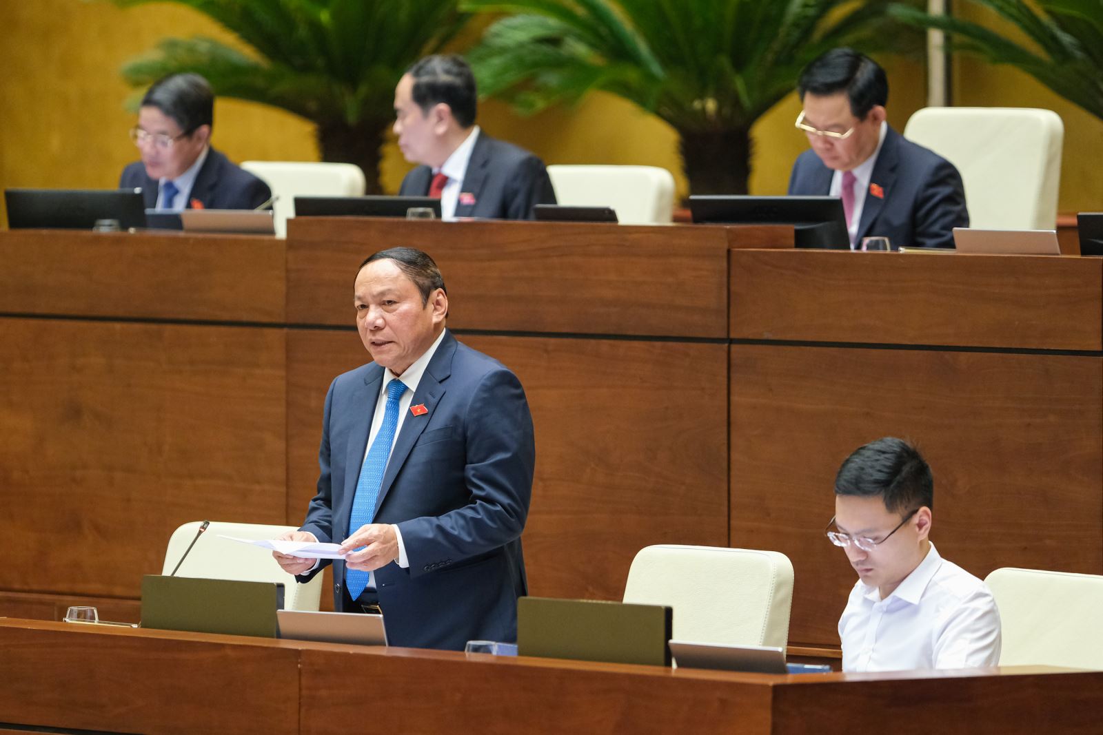 Bộ trưởng Bộ VHTTDL Nguyễn Văn Hùng trả lời chất vấn tại phiên họp lần thứ 14 