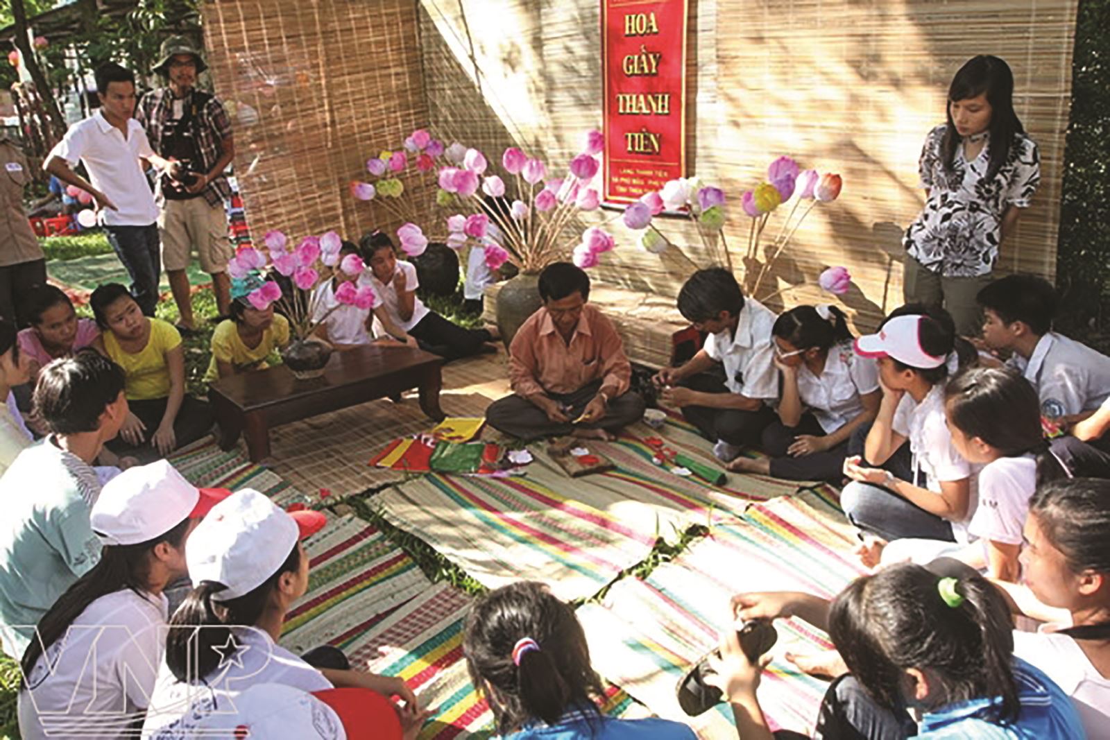 Triển vọng phát triển du lịch  của làng nghề  hoa giấy Thanh Tiên 