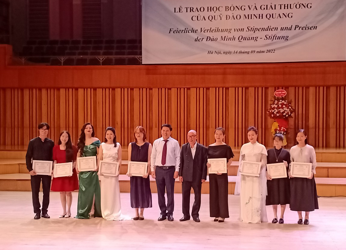 Quỹ Đào Minh Quang trao học bổng cho học sinh, sinh viên và tài năng âm nhạc