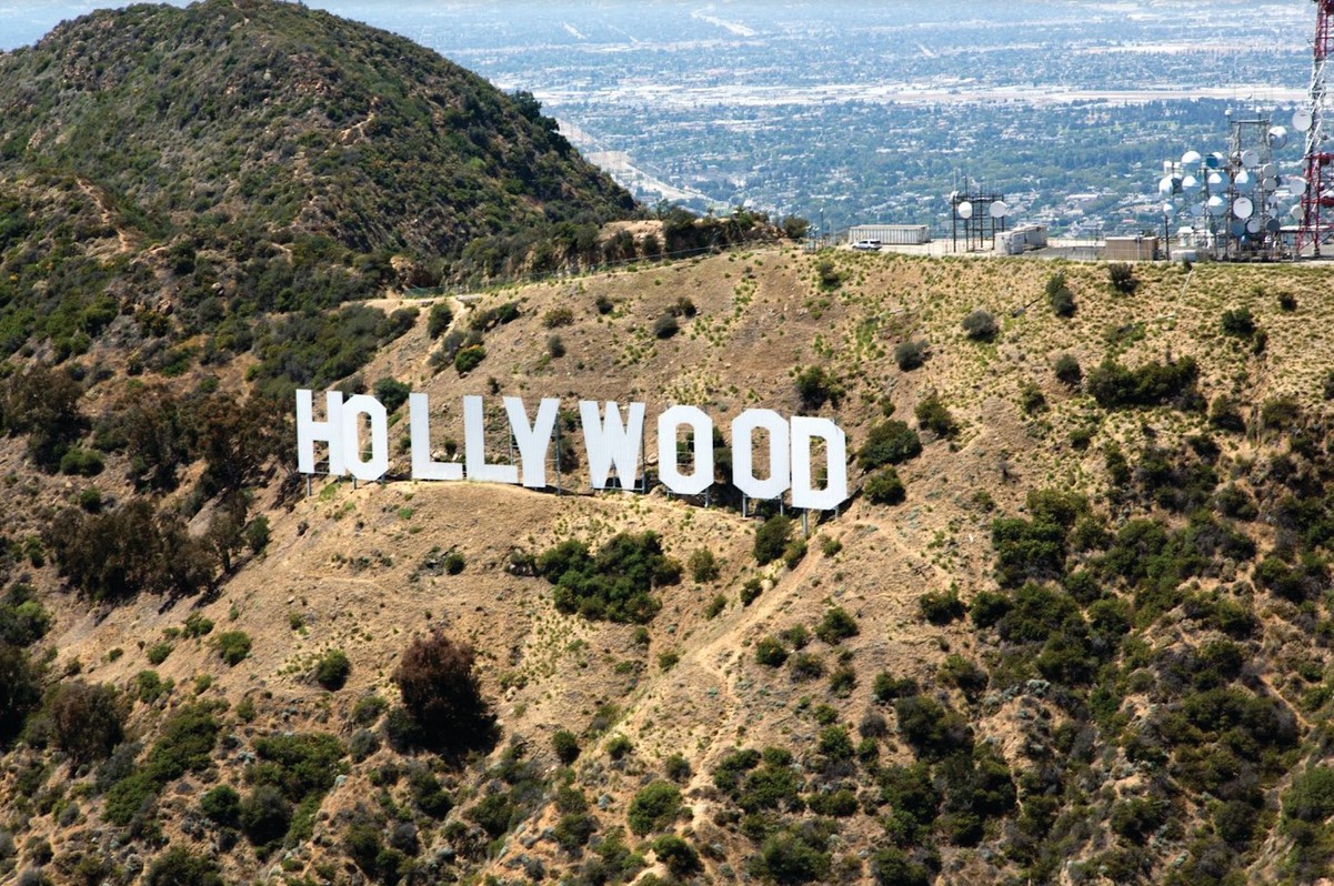 Biển hiệu  Hollywood - Trăm năm thăng trầm