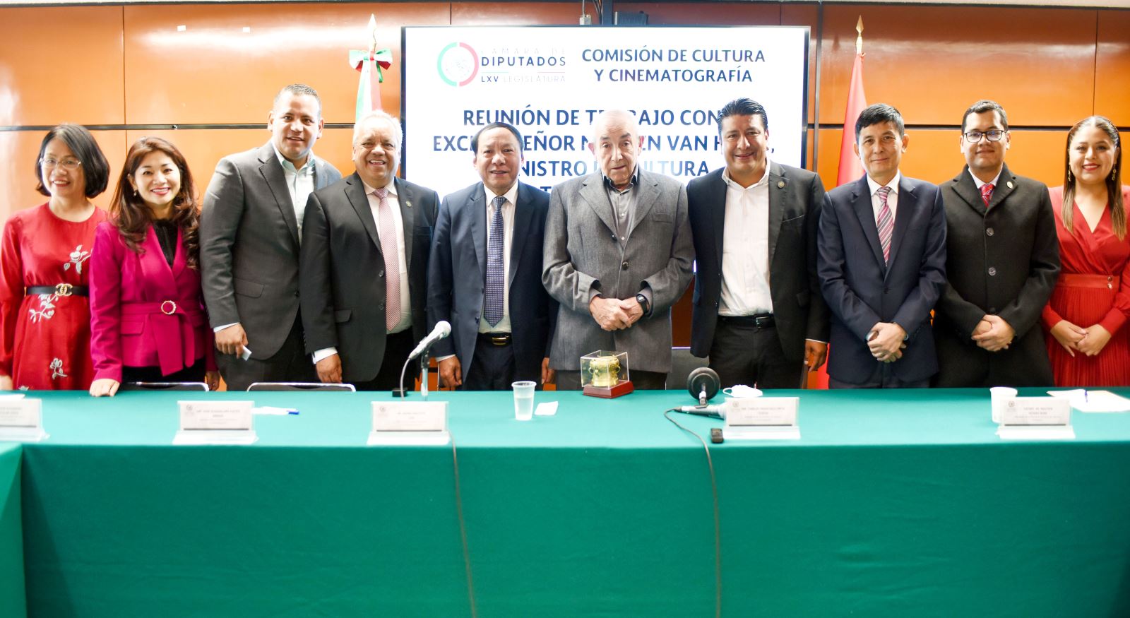 Ngày 29-9, Bộ trưởng Bộ VHTTDL Nguyễn Văn Hùng đã có buổi làm việc với Chủ nhiệm Ủy ban Hạ viện Mexico về văn hóa và điện ảnh Carlos Francisco Ortiz Tejeda trong dịp tham dự Hội nghị Thế giới về Chính sách văn hóa và Phát triển bền vững (MONDIACULT 2022) tại Mexico.