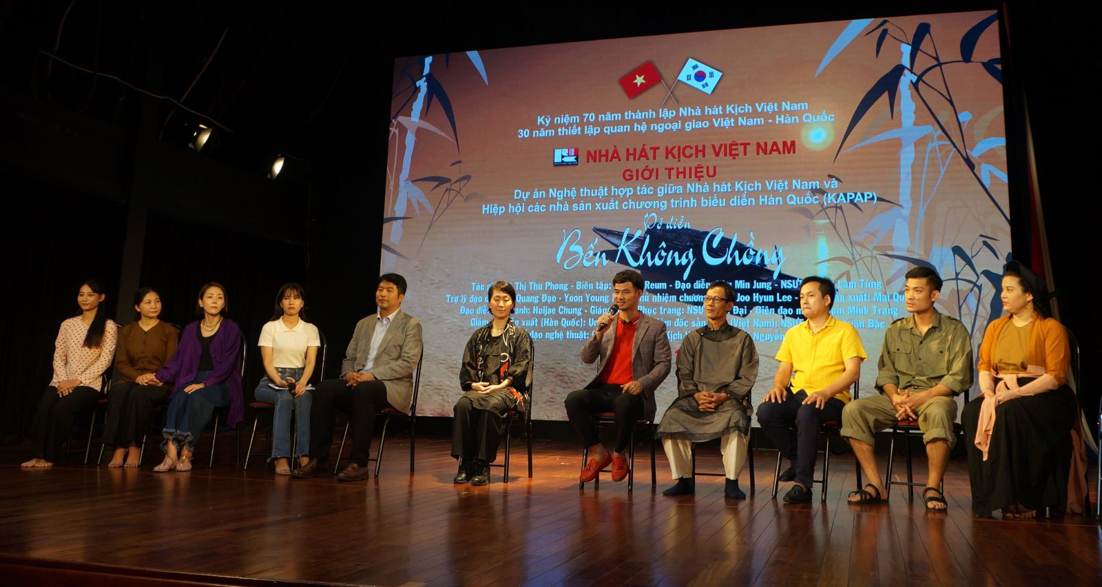 “Bến không chồng” - một phiên bản mới trong dự án nghệ thuật hợp tác giữa Nhà hát Kịch Việt Nam và KAPAP