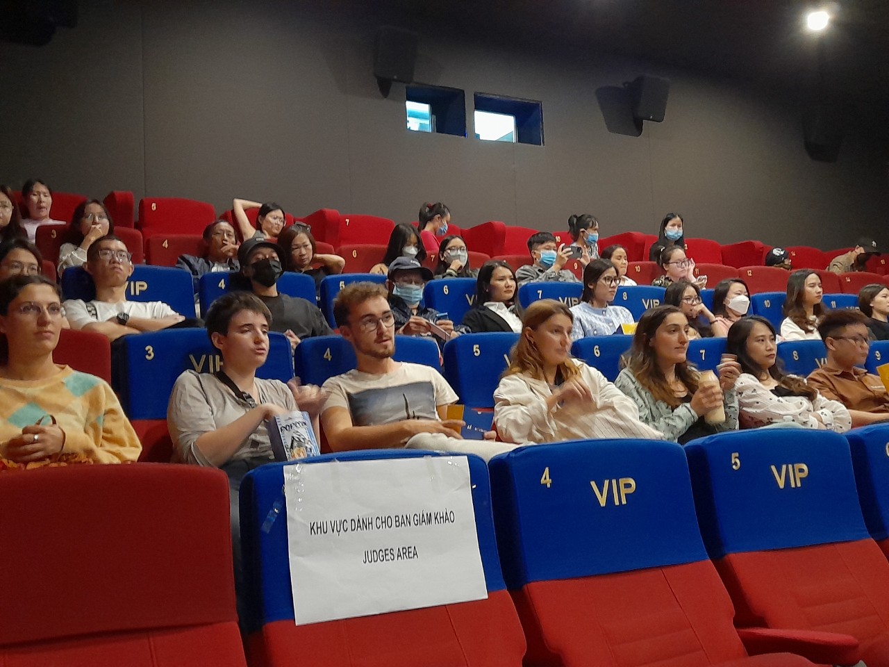 Khán giả thích thú với các tác phẩm điện ảnh tại Liên hoan phim quốc tế Hà Nội lần thứ VI  