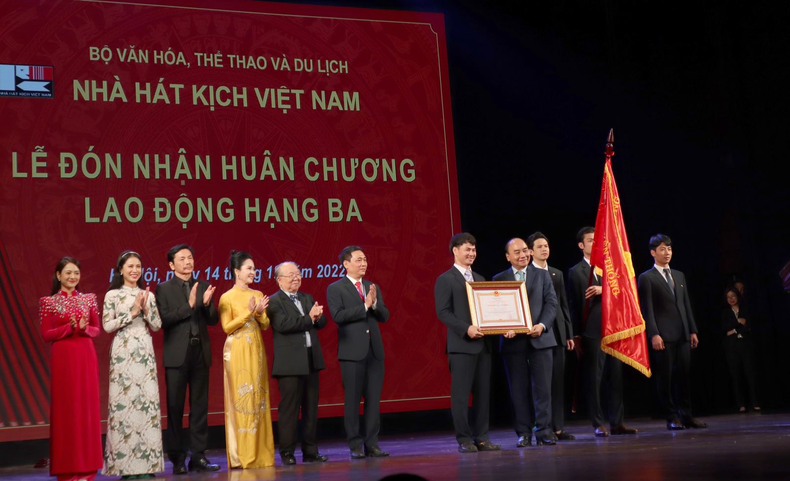 Nhà hát Kịch Việt Nam kỷ niệm 70 năm thành lập và đón nhận Huân chương Lao động hạng Ba
