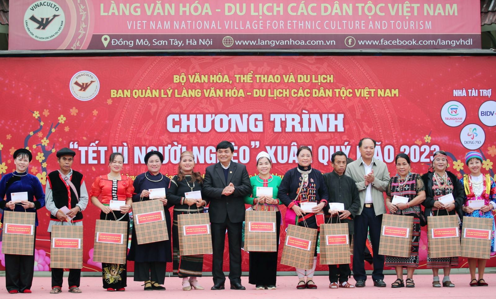 "Tết vì người nghèo xuân Quý Mão 2023" tại Làng VH-DL các dân tộc Việt Nam 