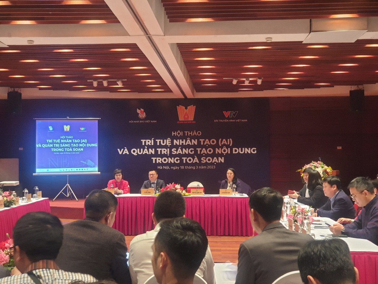 Hội thảo Trí tuệ nhân tạo (AI) và quản trị sáng tạo nội dung trong tòa soạn, được Hội Nhà báo Việt Nam phối hợp với Đài Truyền hình Việt Nam tổ chức ngày 18-3-2023 tại Bảo tàng Hà Nội, trong khuôn khổ Hội Báo năm 2023.