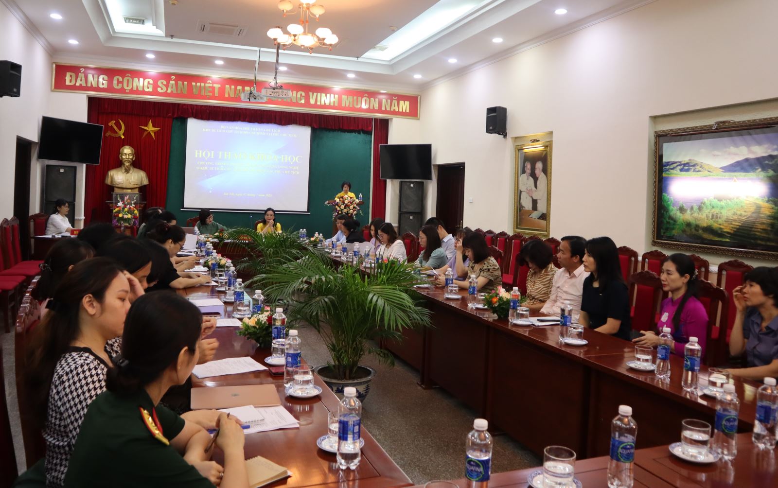 Hội thảo khoa học "Chương trình giáo dục di sản ứng dụng công nghệ ở Khu Di tích Chủ tịch Hồ Chí Minh tại Phủ Chủ tịch"