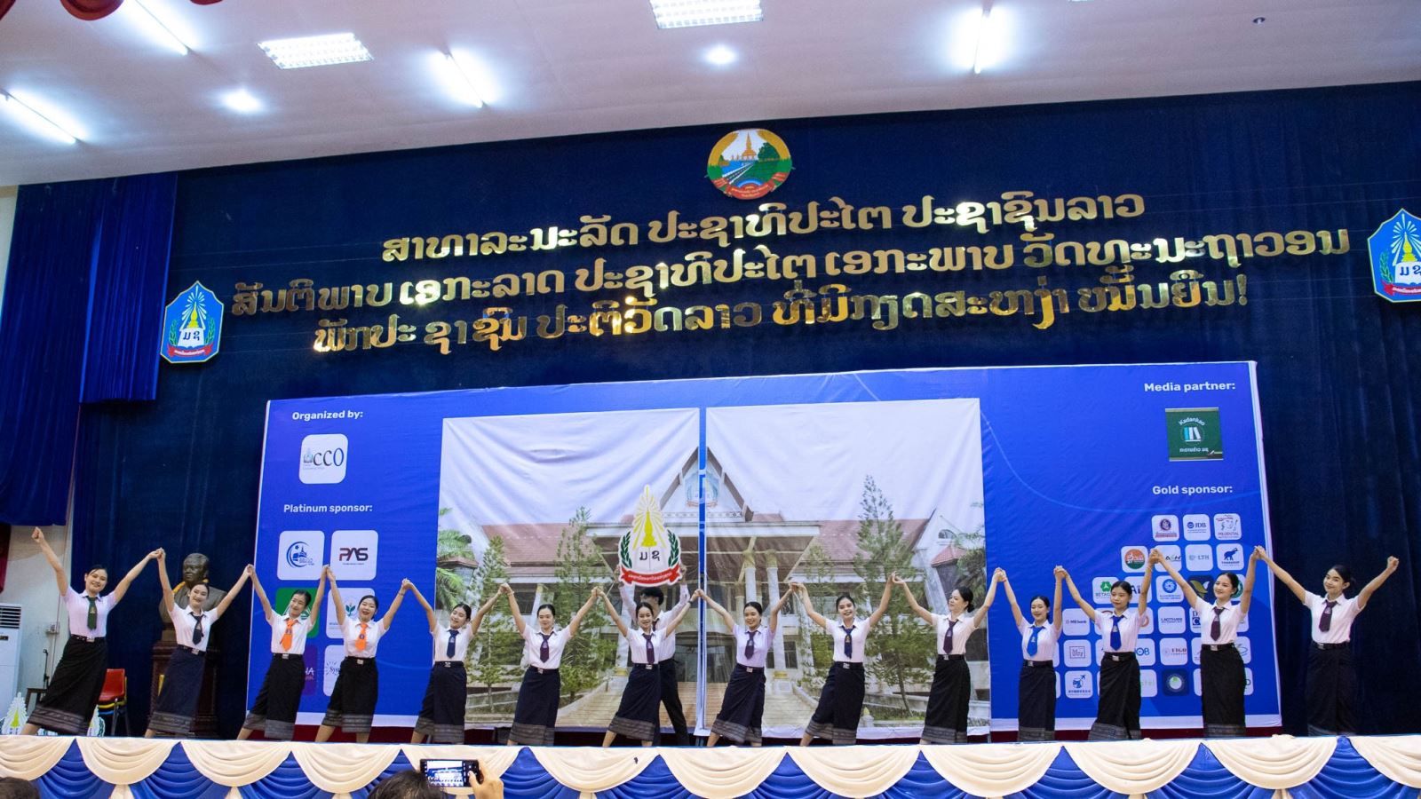 Những mặt tích cực và hạn chế trong đời sống văn hóa của sinh viên Đại học Quốc gia Lào 