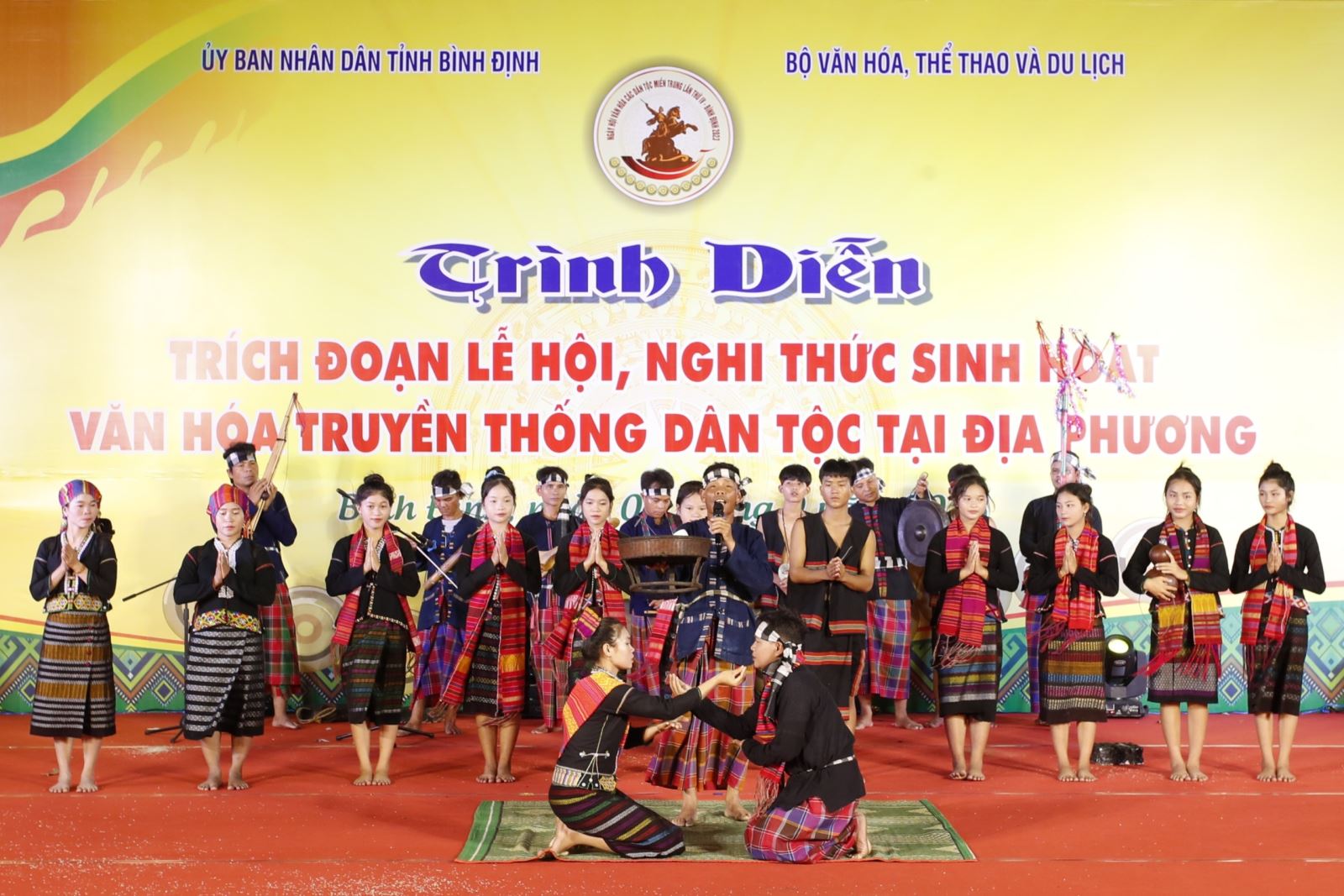 Ấn tượng tục cúng cơm tân hôn của đồng bào Bru Vân Kiều, tỉnh Quảng Trị