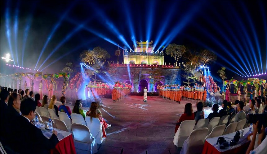 Phục dựng lễ hội đèn Quảng Chiếu phát triển du lịch Hoàng thành Thăng Long