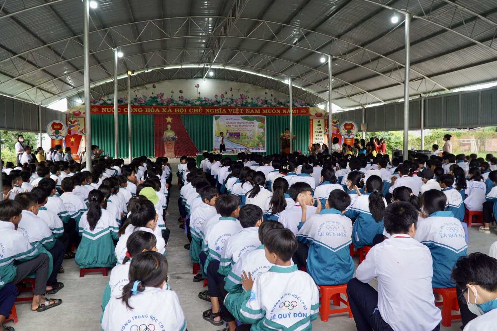 Nxb Phụ nữ Việt Nam giới thiệu sách thực hiện bình đẳng giới tại trường vùng cao Gia Lai