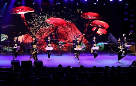 Những sắc màu Việt Nam bừng sáng trên quê hương của vũ điệu Samba