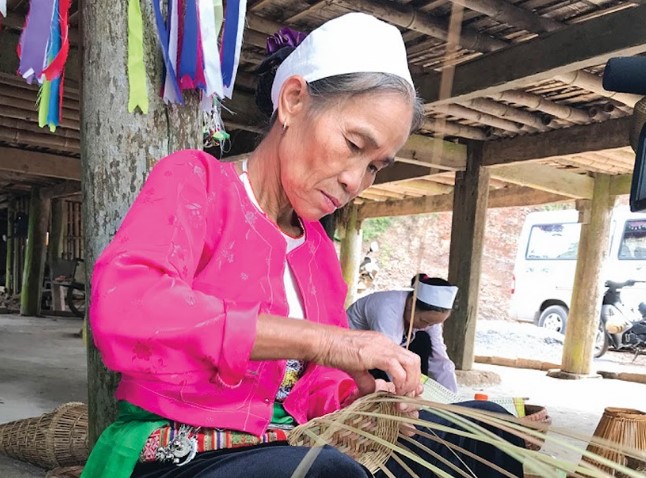 Nghề đan lát thủ công truyền thống của người Mường ở Hòa Bình