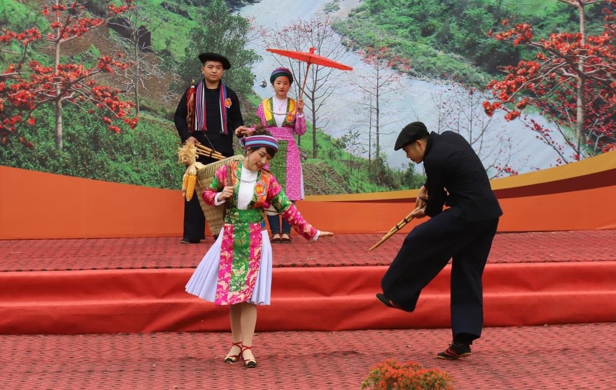 Thực trạng và giải pháp bảo tồn, phát huy giá trị di sản văn hóa dân tộc Mông để phát triển du lịch ở Hà Giang 