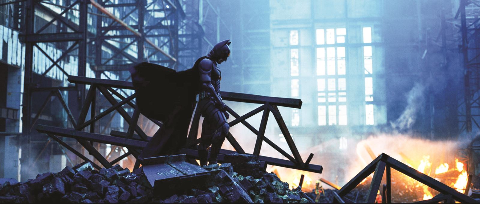 Bộ ba phim về Batman của đạo diễn Christopher Nolan, hay được gọi là The Dark Knight Trilogy là một trong những trilogy (bộ ba phim) hay nhất, được đánh giá cao, đề cử nhiều giải thưởng quan trọng và được coi là một trong những series phim xuất sắc nhất mọi thời đại. Cuối năm nay, loạt phim siêu anh hùng nổi tiếng trong lịch sử điện ảnh thế giới này sẽ quay trở lại màn ảnh rộng với cả ba phần phim.