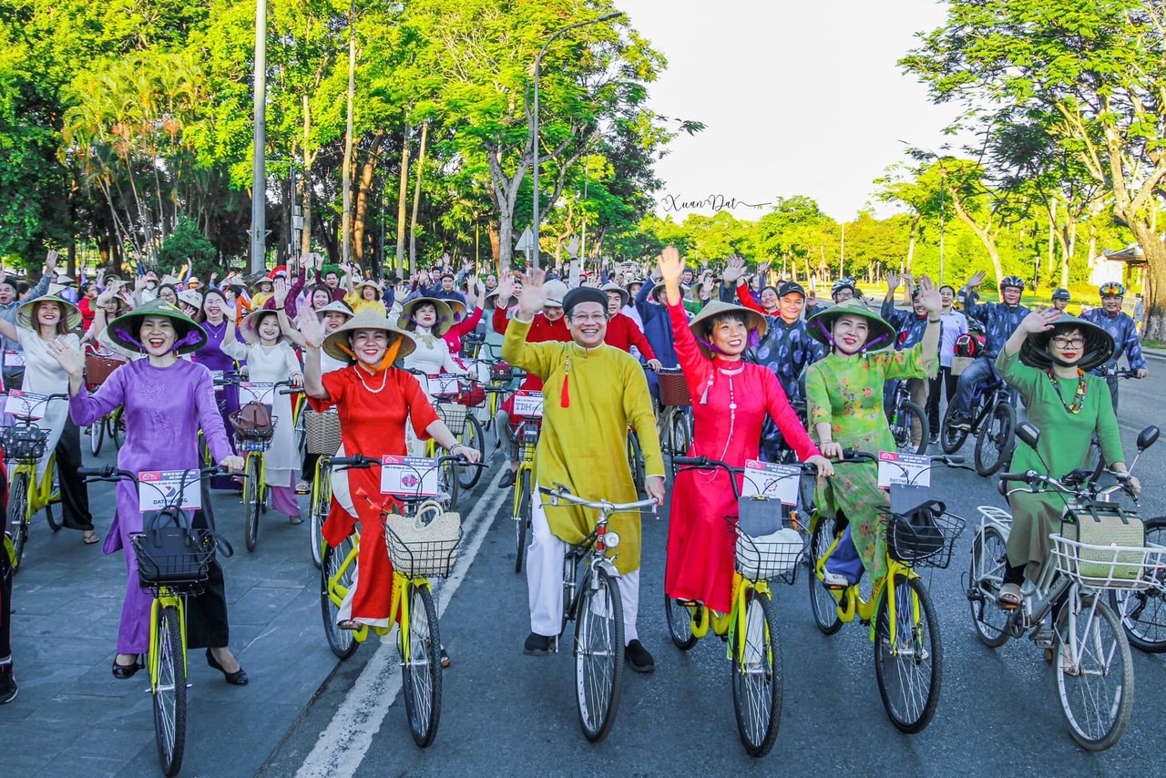 Quảng bá và tôn vinh áo dài nhìn từ Lễ hội Áo dài ở Hà Nội - Huế - TP Hồ Chí Minh thời gian gần đây