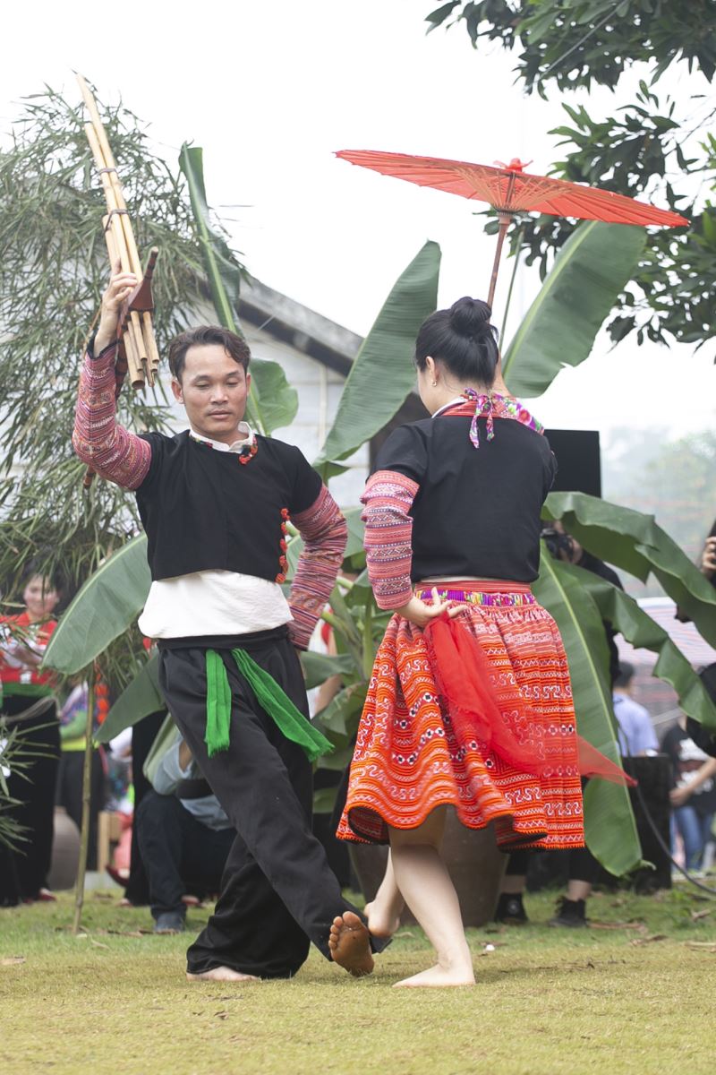 Giới thiệu nghệ thuật trình diễn dân gian múa Khèn dân tộc Mông
