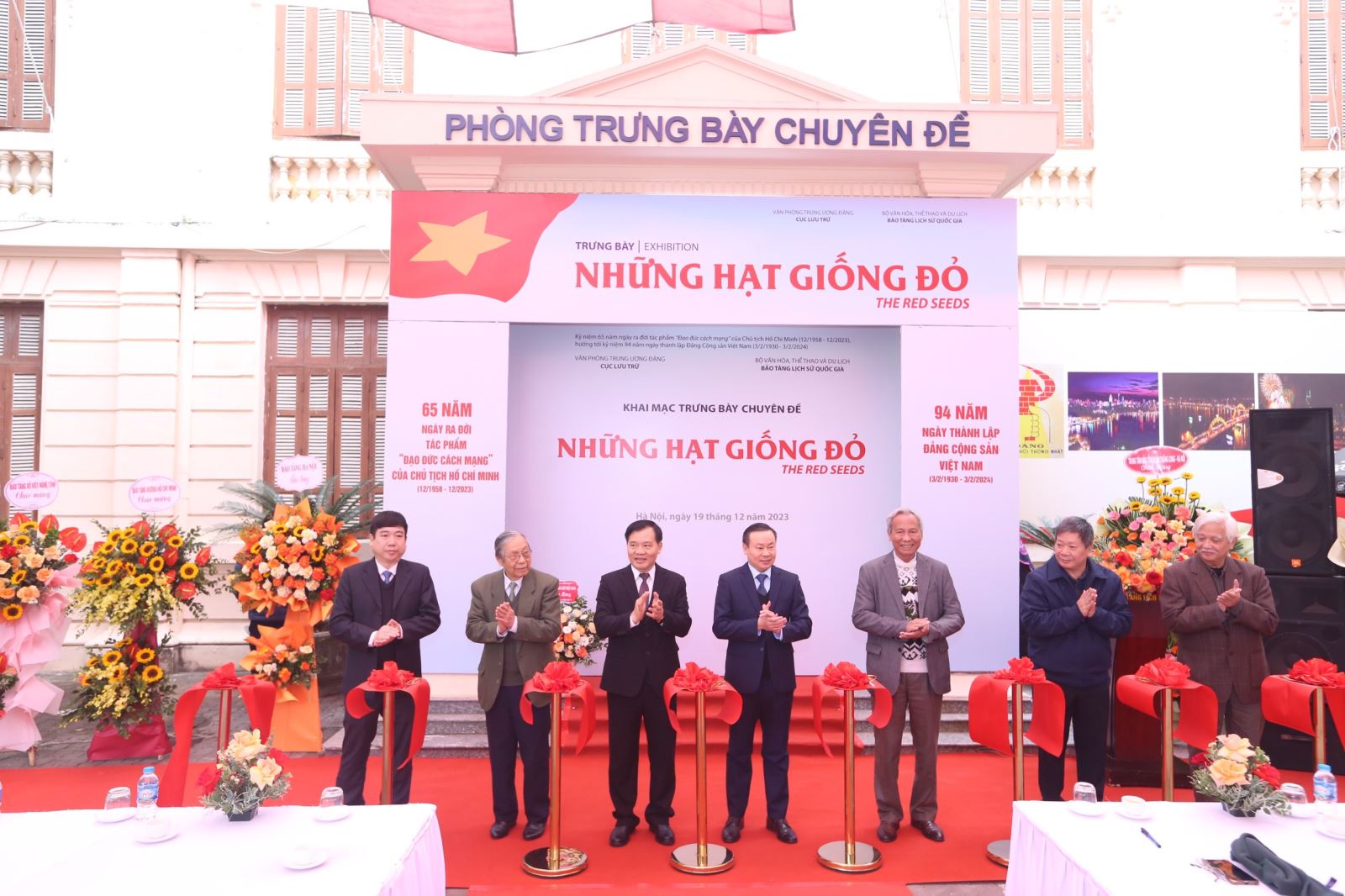 Trưng bày chuyên đề “Những hạt giống đỏ”