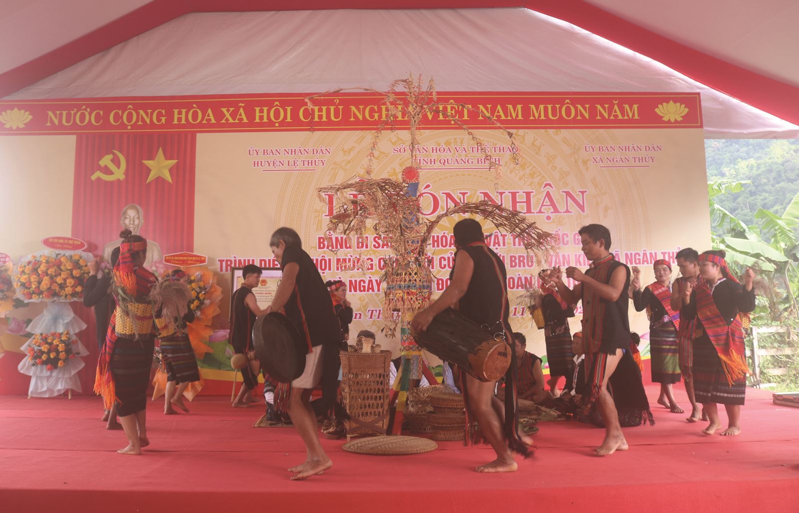 Quảng Bình: Lễ đón nhận bằng Di sản văn hóa  phi vật thể cấp quốc gia lễ hội Mừng cơm mới của người Bru-Vân Kiều xã Ngân Thủy