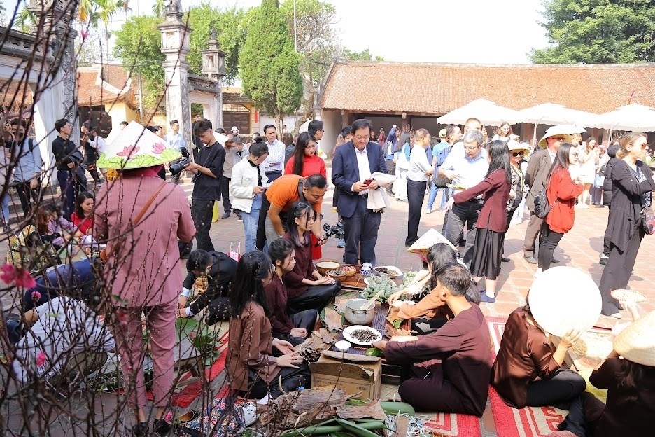 Đặc sắc “Tết làng Việt” 2024 ở Làng cổ Đường Lâm