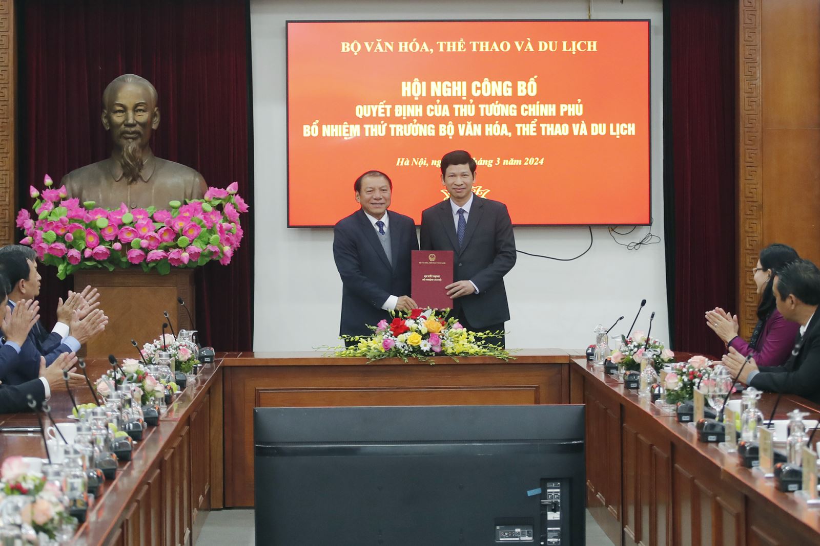 Trao quyết định bổ nhiệm ông Hồ An Phong giữ chức Thứ trưởng Bộ VHTTDL