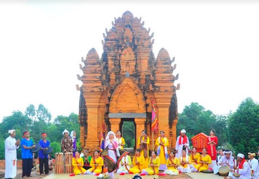 Trình diễn văn hóa  Khmer tại Làng Văn hóa - Du lịch các dân tộc VIệt Nam