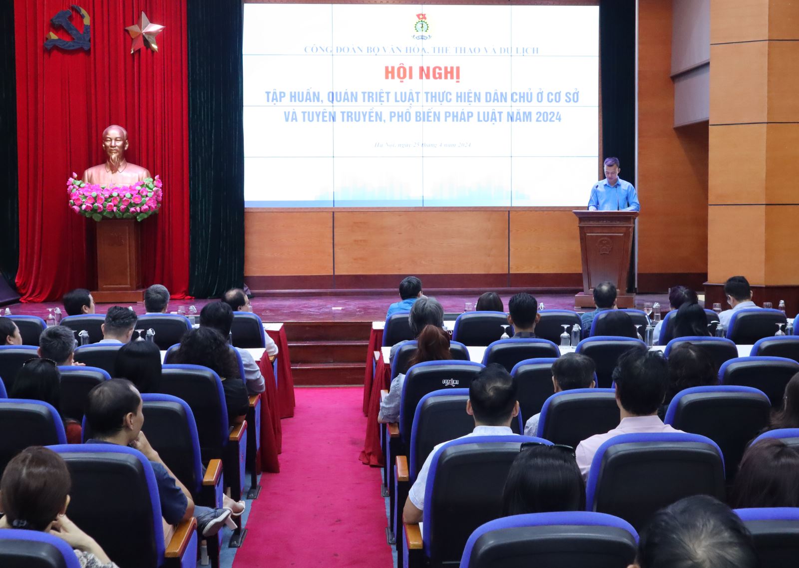 Sáng ngày 25-4-2024, tại Hà Nội, Bộ VHTTDL đã tổ chức Hội nghị tập huấn, quán triệt Luật Thực hiện dân chủ ở cơ sở và tuyên truyền, phổ biến pháp luật năm 2024.