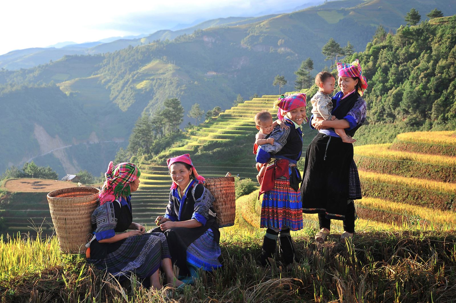 Tháng 11-2024: Triển lãm ảnh “Sắc màu các dân tộc Việt Nam” tại Đắk Lắk và Hà Nội