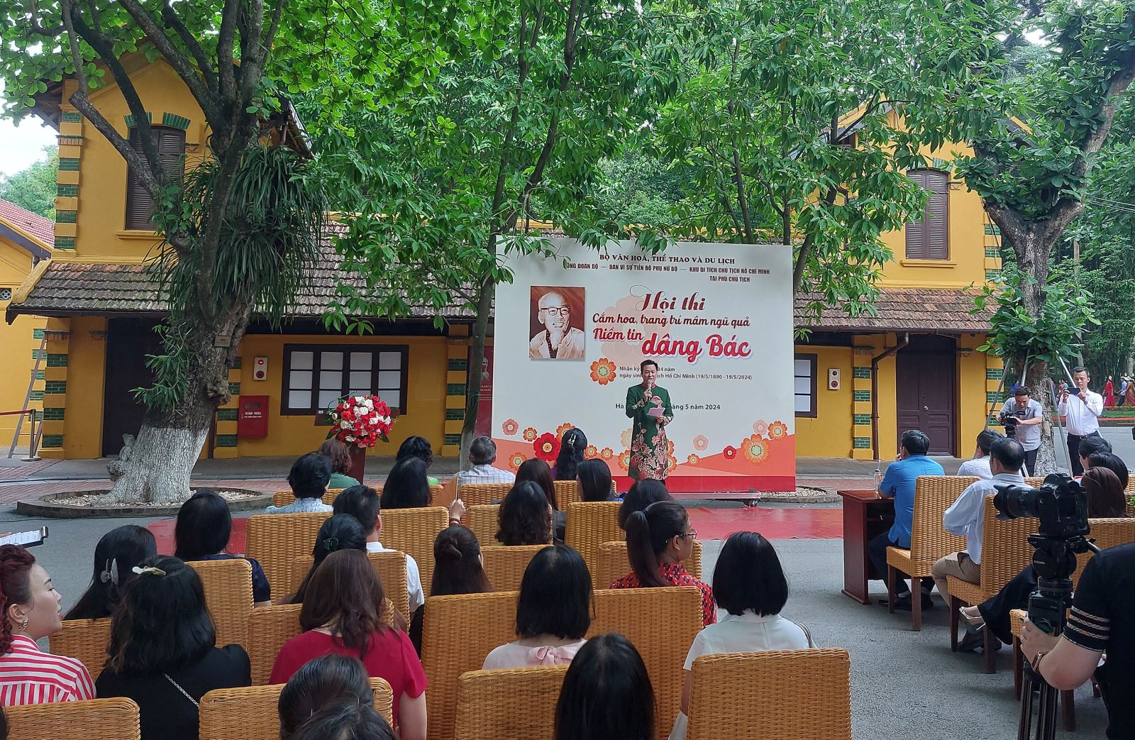 Công đoàn Bộ VHTTDL: Tổ chức Hội thi cắm hoa, trang trí mâm ngũ quả nhân dịp kỷ niệm 134 năm Ngày sinh Chủ tịch Hồ Chí Minh