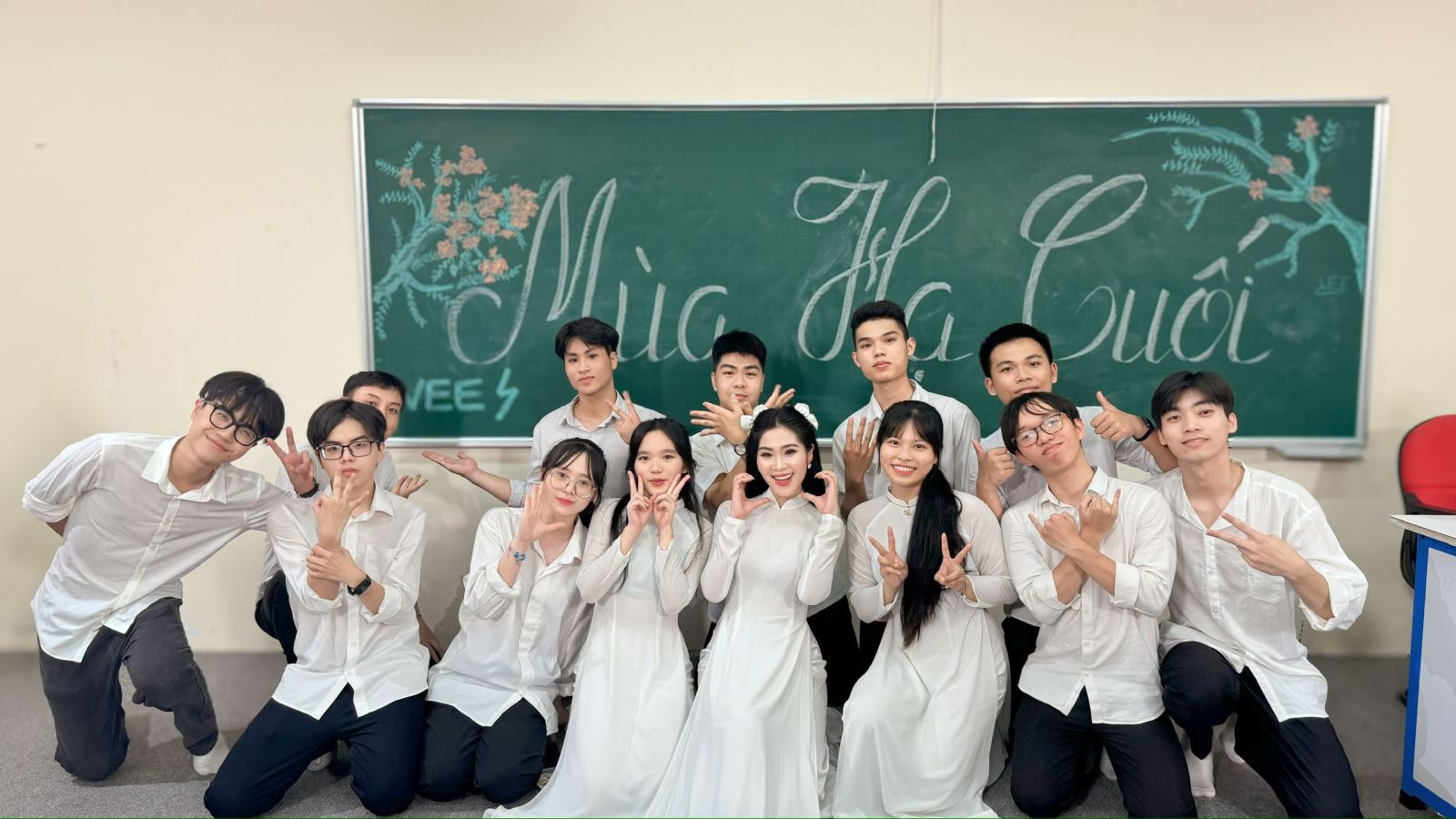 “Mùa hạ cuối” – MV đầy cảm xúc về kỷ niệm tuổi học trò của Hà Myo
